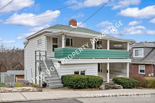 Building Photo - 2047 Redrose Ave
