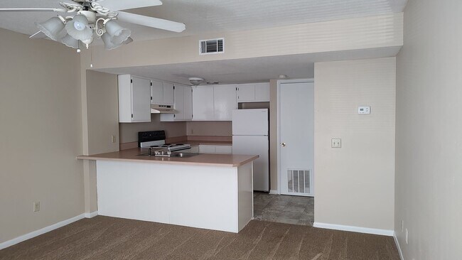 Building Photo - Efficiency Apartment in PCB! Basic Cable T...