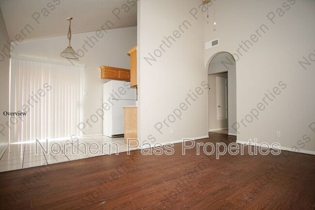 Building Photo - 10957 Chippendale Ave