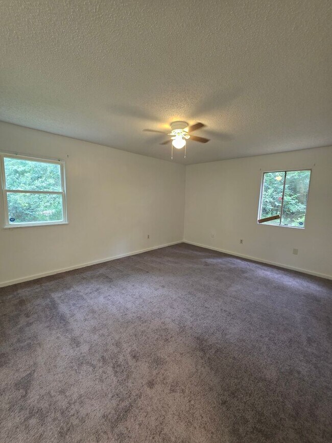 Building Photo - Section 8 Accepted!!