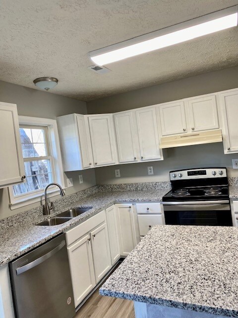 Building Photo - 10502 Tidewater Plains Dr