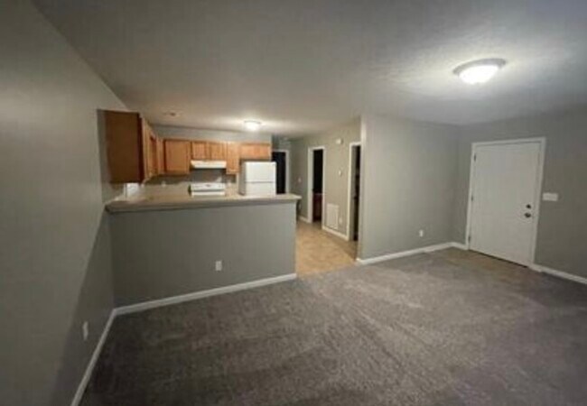Building Photo - 466 Springfield Rd