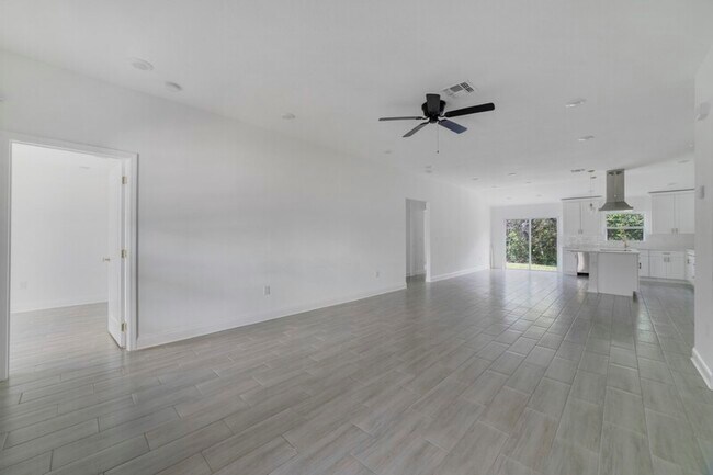 Building Photo - 417 St Johns Ln