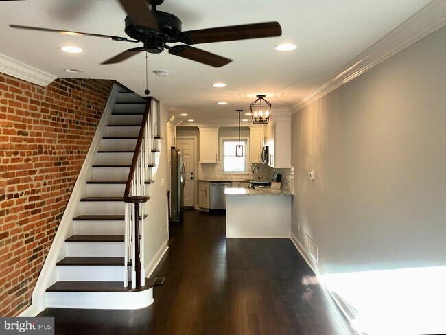 Foto del edificio - 632 S Decker Ave