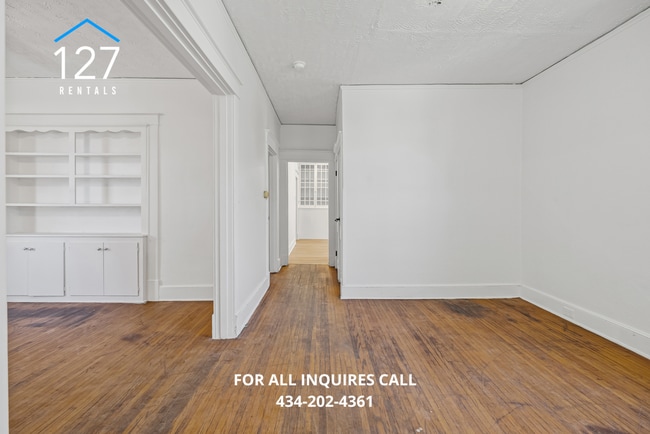 Building Photo - Updated 2 BR/1.5 Duplex with large back yard