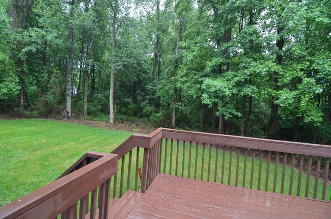Building Photo - 221 Birch Creek Dr
