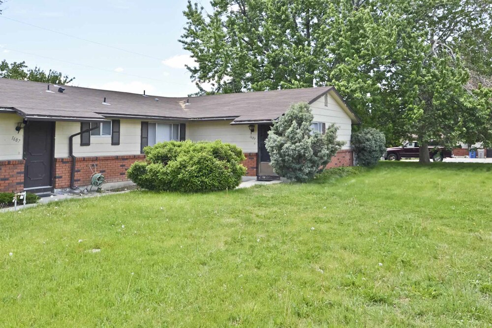Primary Photo - 2 Bedroom 1 Bathroom Duplex on the Boise B...