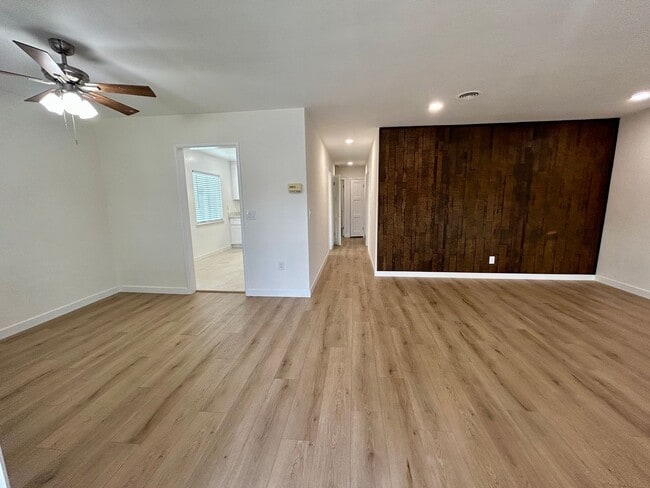 Foto del edificio - Fantastic San Lorenzo Village Home!   Move...
