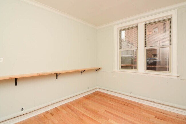 Building Photo - 543 W Surf