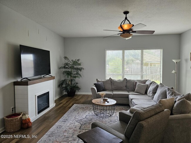 Building Photo - 3728 Southbank Cir