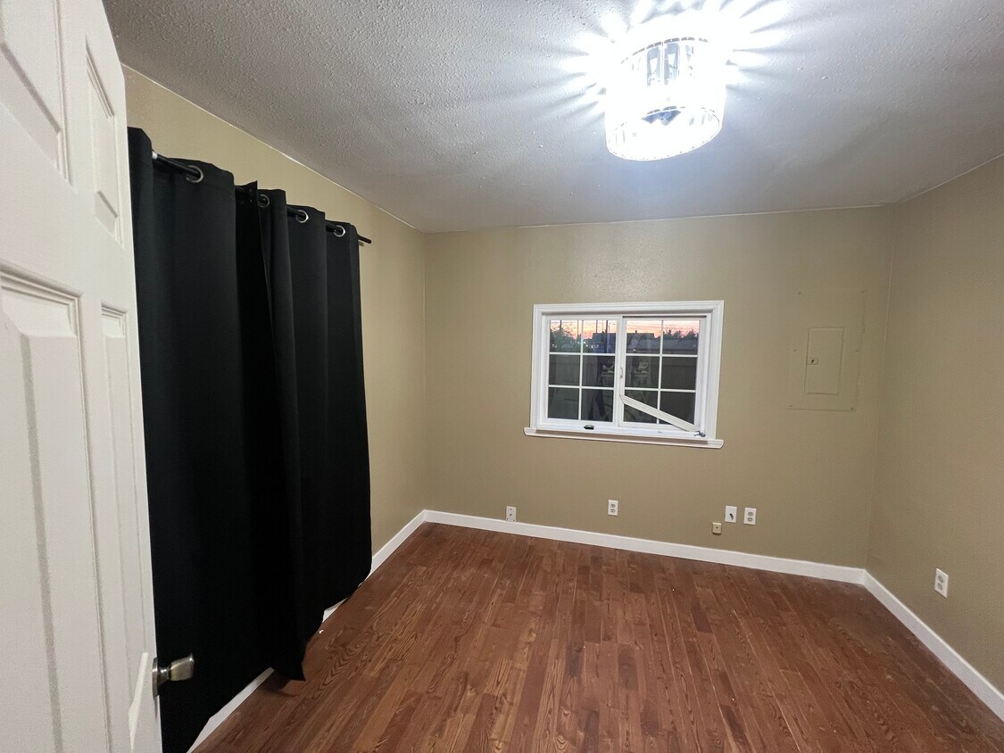 Foto del edificio - 1211 E 72nd St