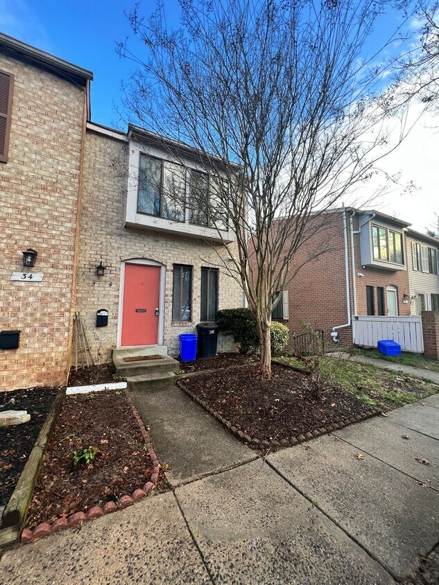 Foto principal - Amazing 2 BR/2 BA EOG Townhome in Montgome...