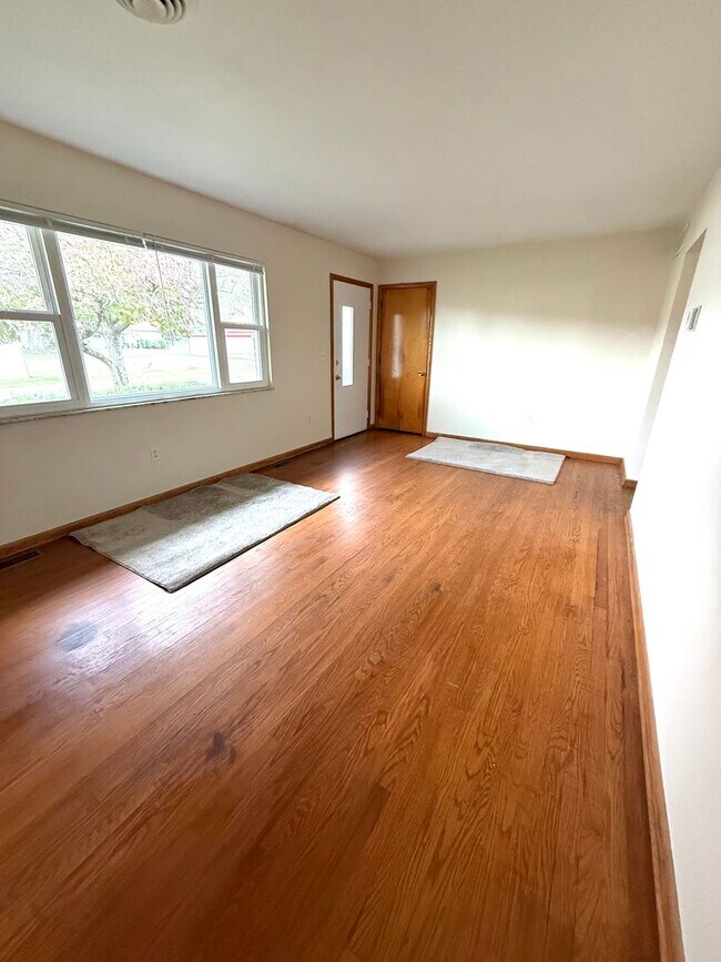 Foto del edificio - 2-bedroom Brick Bungalow in Belpre!
