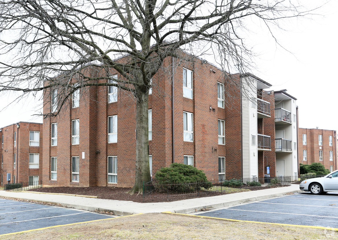 Primary Photo - Stoneridge Apartments