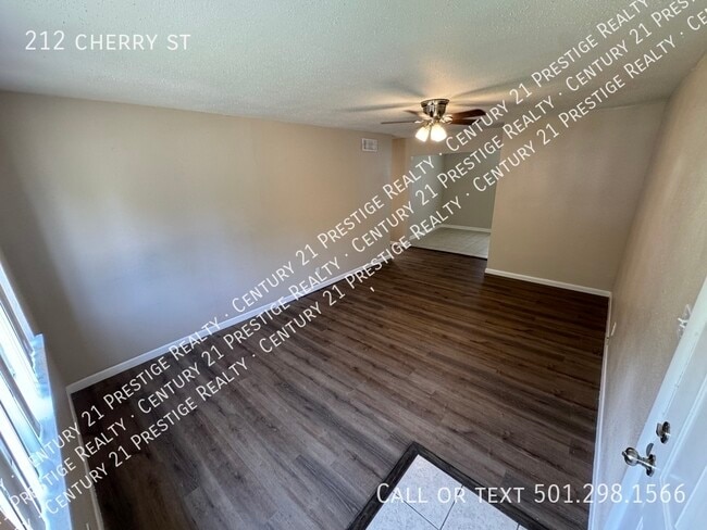 Building Photo - 212 Cherry St