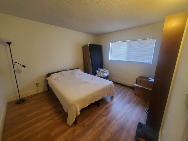 Foto del edificio - 424 W 9th St