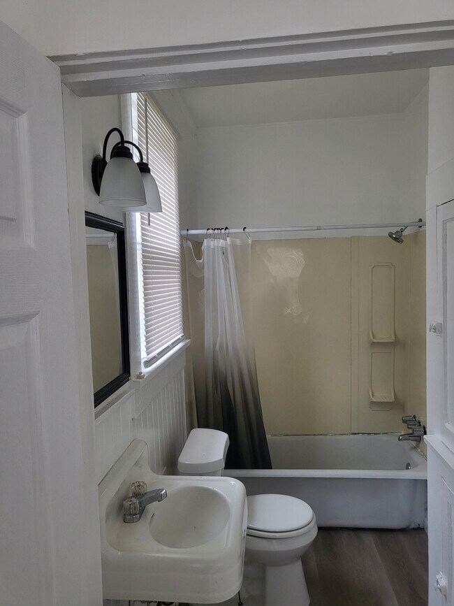 Foto del edificio - 2139 Cherry St