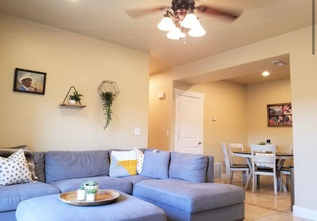 Foto del edificio - 108 W Spring Hill Way