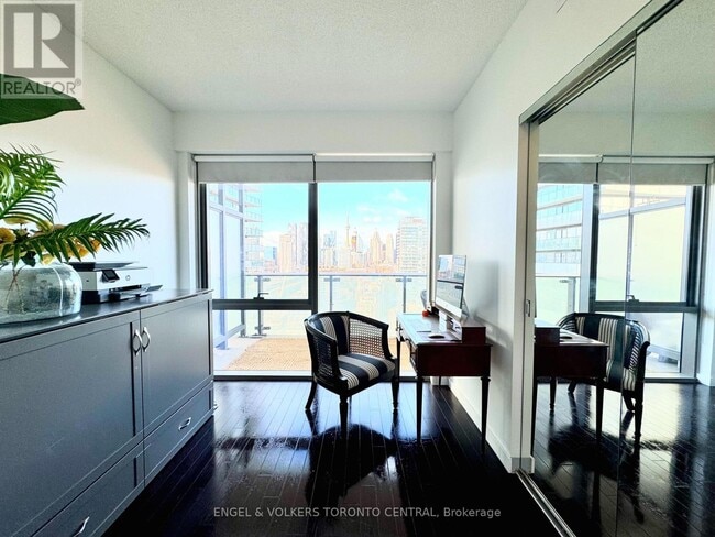 Building Photo - 390 Cherry St