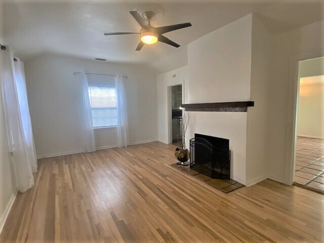 Sala de estar - 14832 Hartsook St