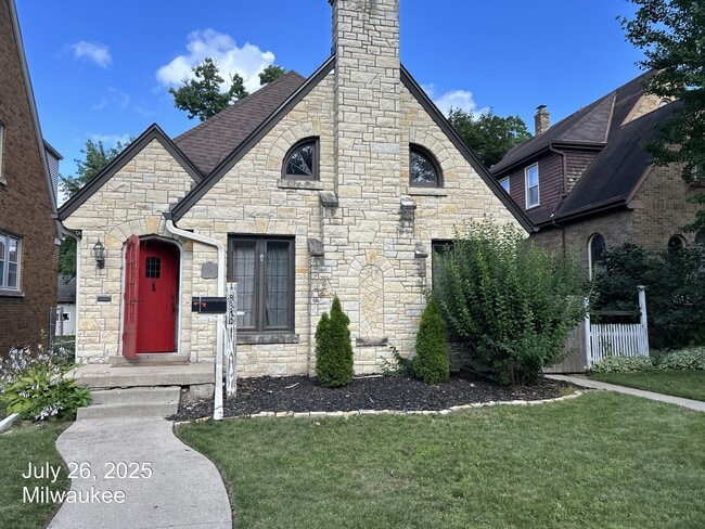 Building Photo - 3370 S Princeton Ave
