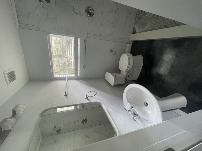 Foto del edificio - 11130 Riverview Dr