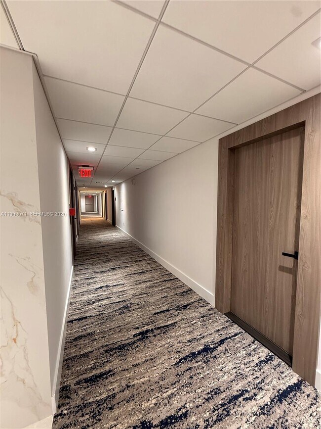 Foto del edificio - 5825 Collins Ave