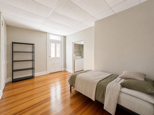Foto del edificio - 2325 Stratford Ave