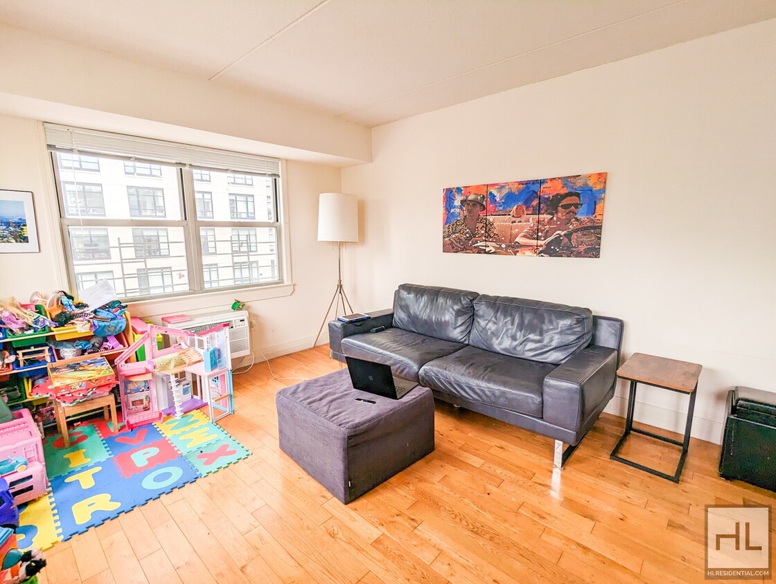 Primary Photo - 200 Schermerhorn St