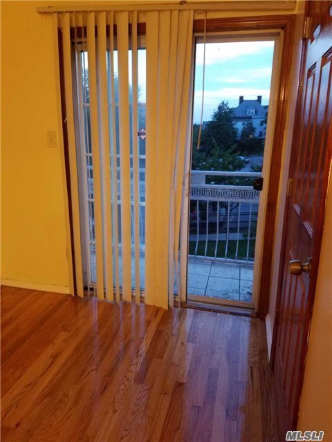 Foto del edificio - 87-15 164th St
