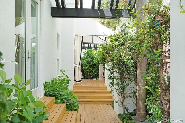 Building Photo - 222 Ocean Dr