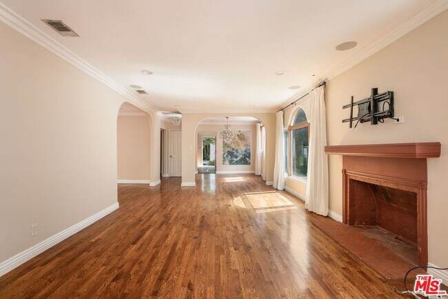 Foto del edificio - 1134 N Poinsettia Pl