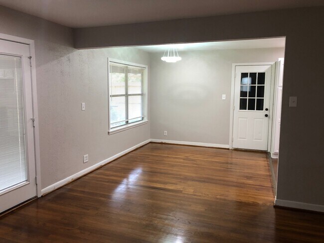 Dining - 4905 W 43rd St