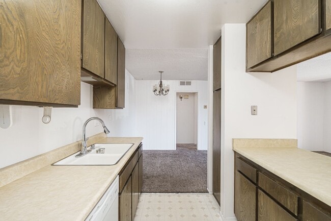 Building Photo - 1Bed/1Bath Single Story Condo in La Mesa w...