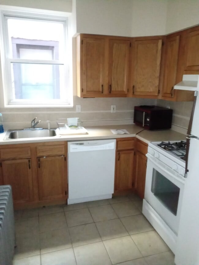 Building Photo - 886 N 23rd St