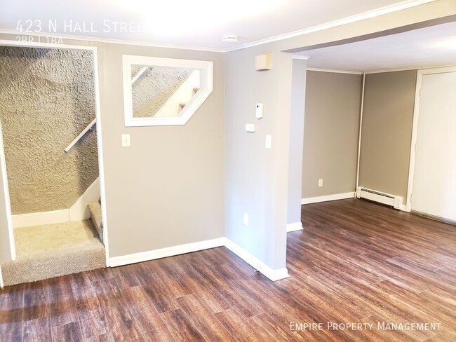 Building Photo - Single Family: 2 Bedroom / 1 Bathroom in A...