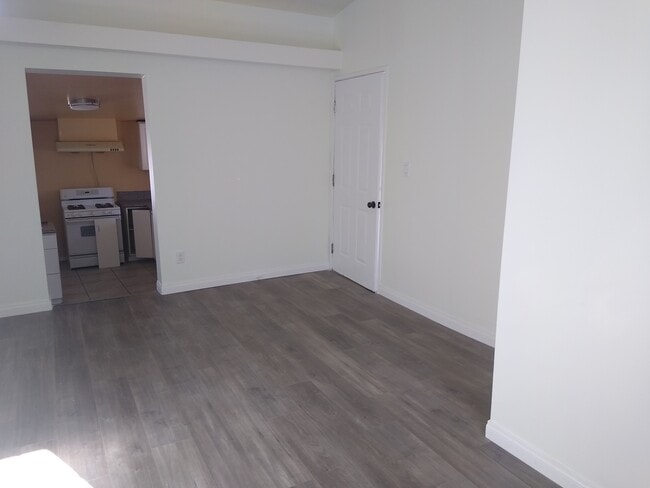 Building Photo - 200 Mooney Dr