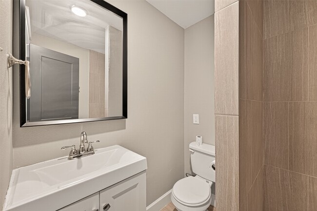 Foto del edificio - 5711 Brady St