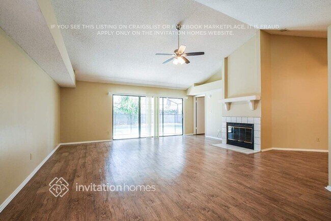 Building Photo - 3871 Biscayne Dr