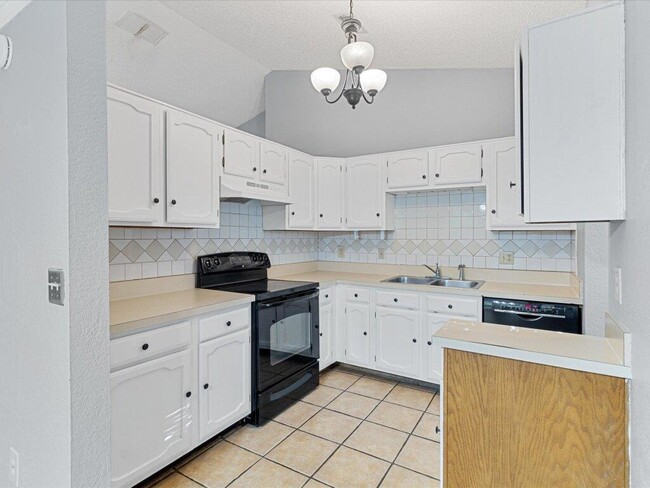 Foto del edificio - 2117 Foxfire Rd