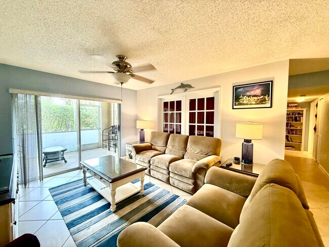 Foto del edificio - 284 Village Blvd