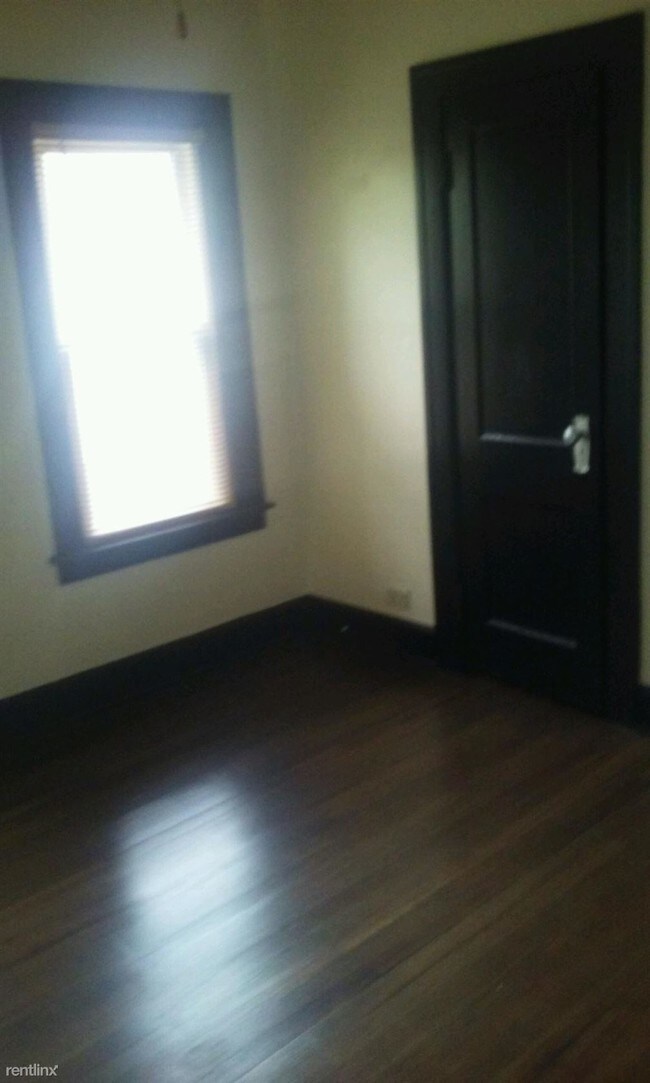 Building Photo - 1 Mozart St