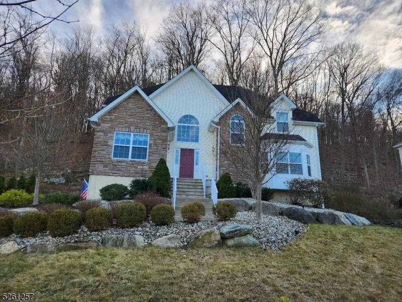 Primary Photo - 9 Cedar Ct