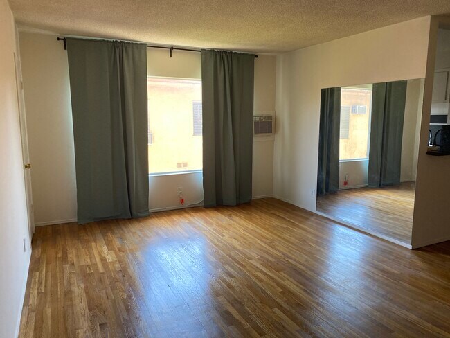 Building Photo - 148 S Hayworth Ave