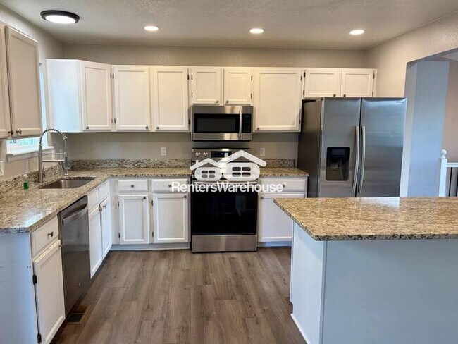 Foto del edificio - Don't miss this inviting 3 Bed 2 Bath home in Centennial