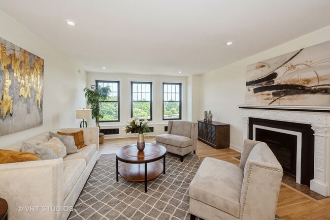 Foto del edificio - 3530 N Lake Shore Dr