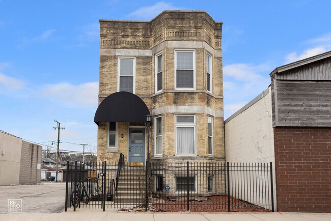Building Photo - 617 Madison St