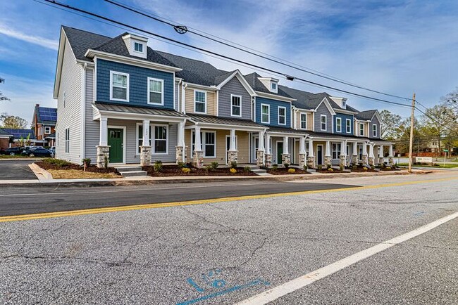 Building Photo - Brand New Townhomes in Woodruff City