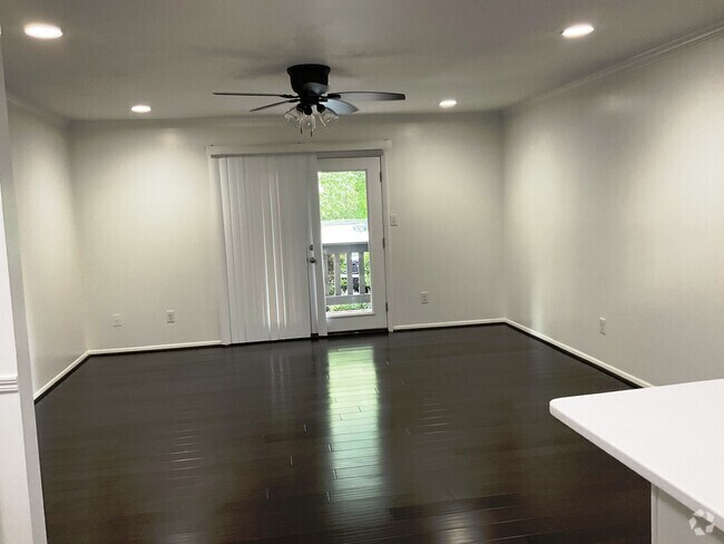 Building Photo - 1001 Woodland Vlg