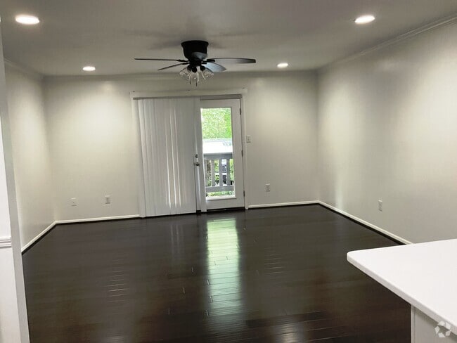 Building Photo - 1001 Woodland Vlg